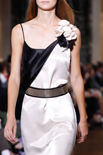 Look 19